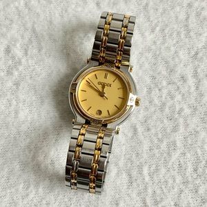 Vintage Gucci Watch 9000L Ladies Classic Timepiece Water Resistant